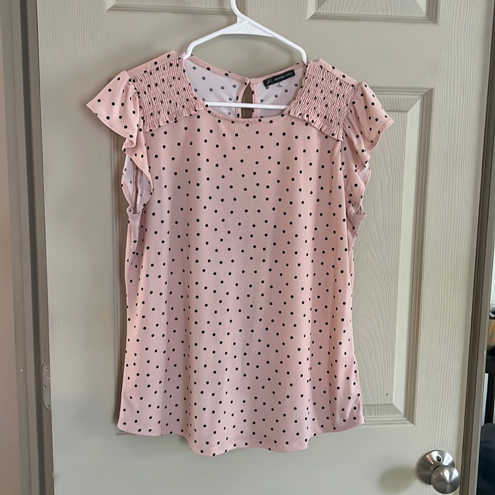 Dainty dot top